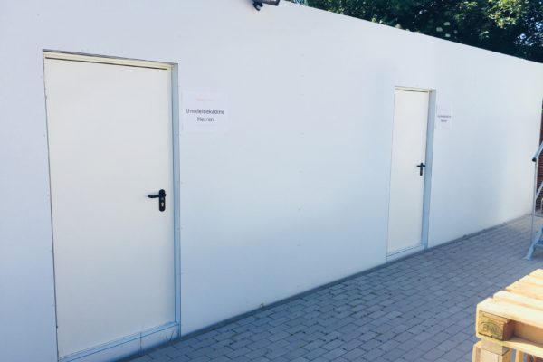 Eck Umkleidekabine Mit Zwei Vorhangen Spiegel Und Zubehor